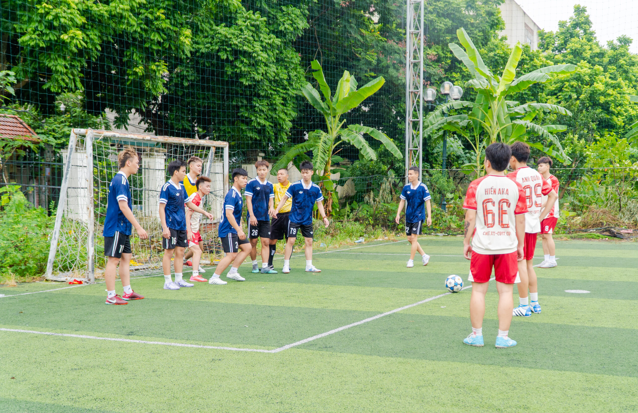 Trận bóng đầu tiên khai mạc Giải đấu 