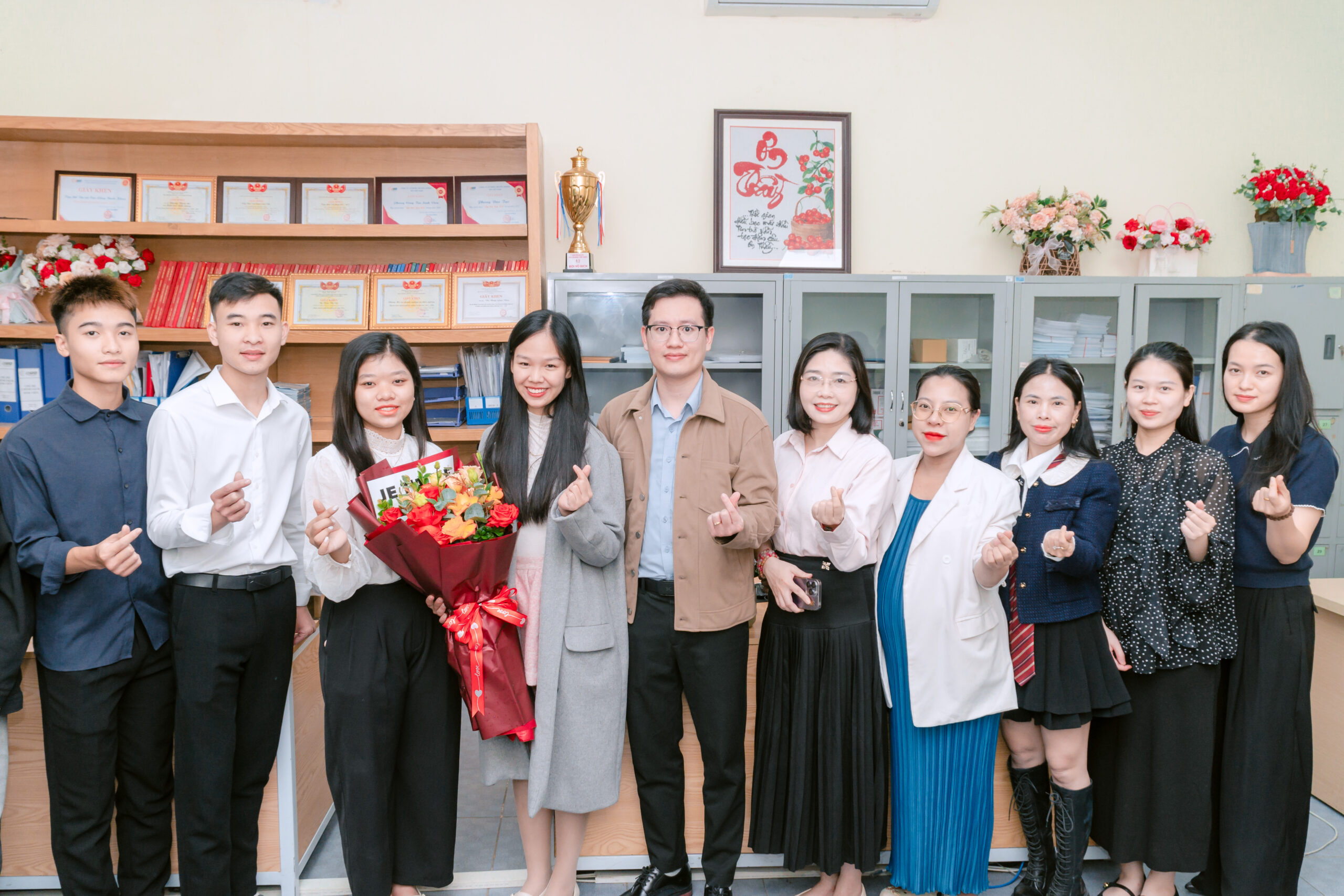 Đại diện sinh viên CMB gửi lời tri ân các Thầy cô Phòng Đào tạo