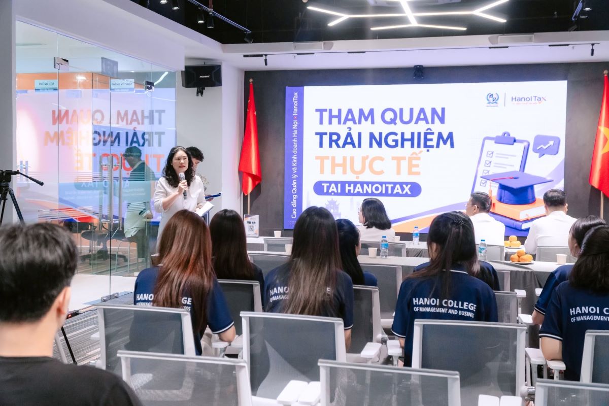sinh viên kế toán tham quan doanh nghiệp Hanoitax