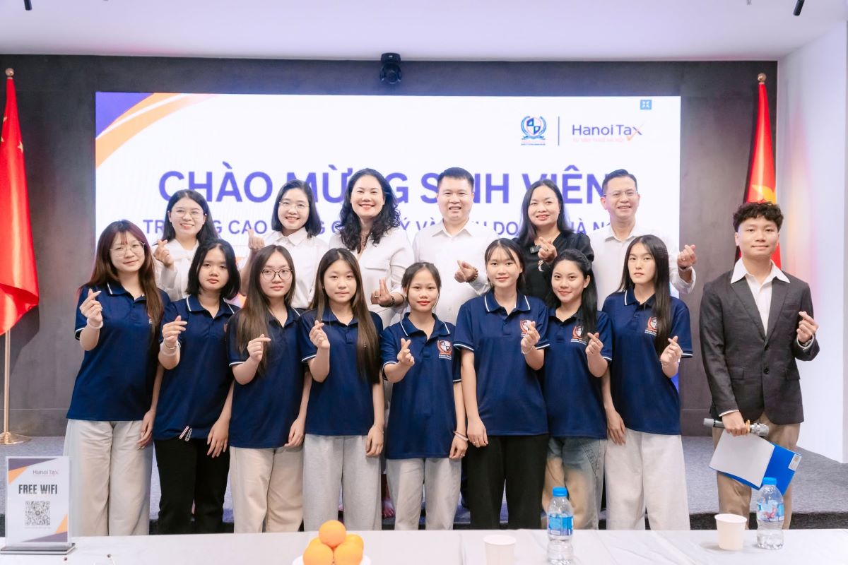 sinh viên kế toán tham quan doanh nghiệp Hanoitax