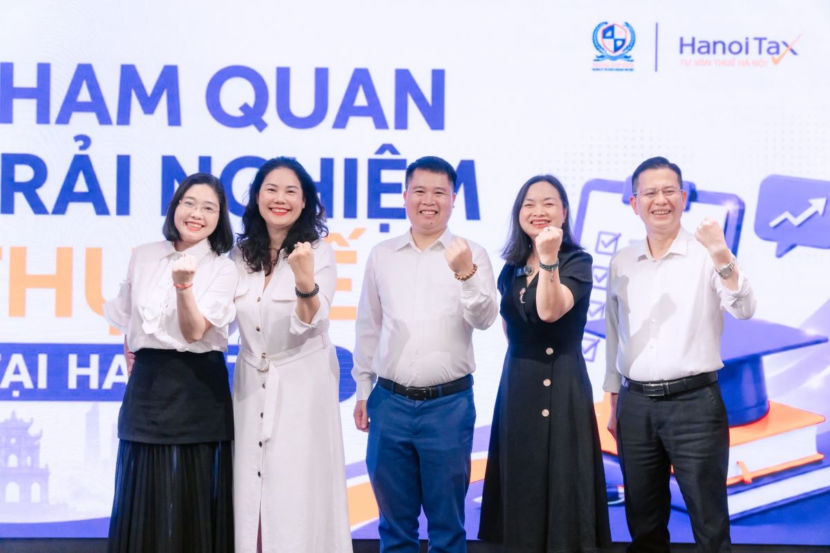 sinh viên kế toán tham quan doanh nghiệp Hanoitax