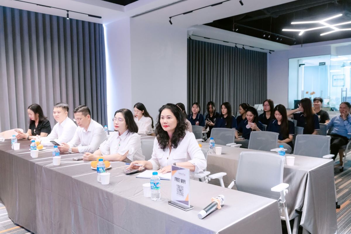 sinh viên kế toán tham quan doanh nghiệp Hanoitax