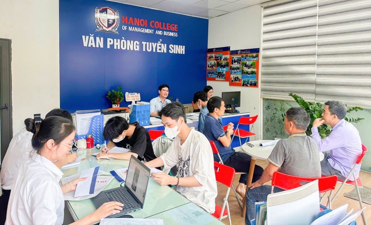 Văn phòng tuyển sinh Cao đẳng Quản lý và Kinh doanh Hà Nội