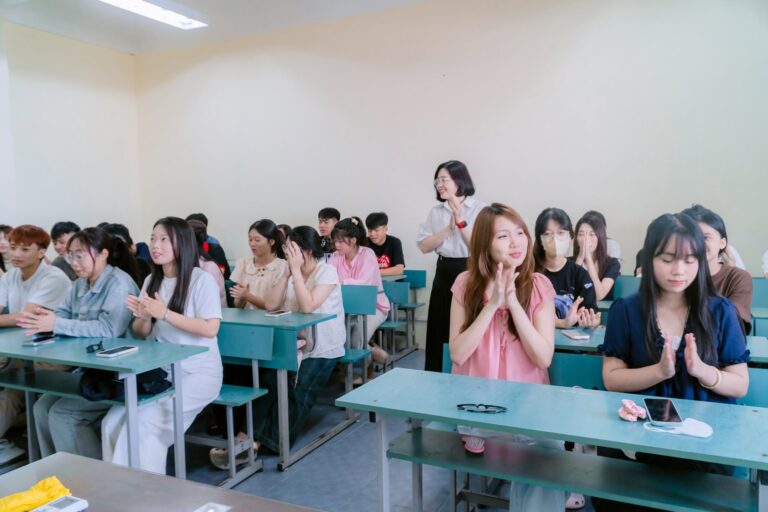 Buổi gặp gỡ tân sinh viên K26 trường Cao đẳng Quản lý và Kinh doanh Hà Nội