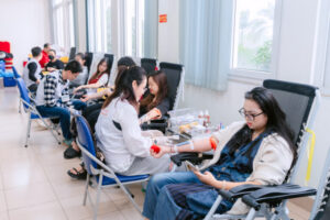 Sinh viên CMB lan tỏa yêu thương tại Ngày hội Hiến máu “Cầu vồng nhân ái”