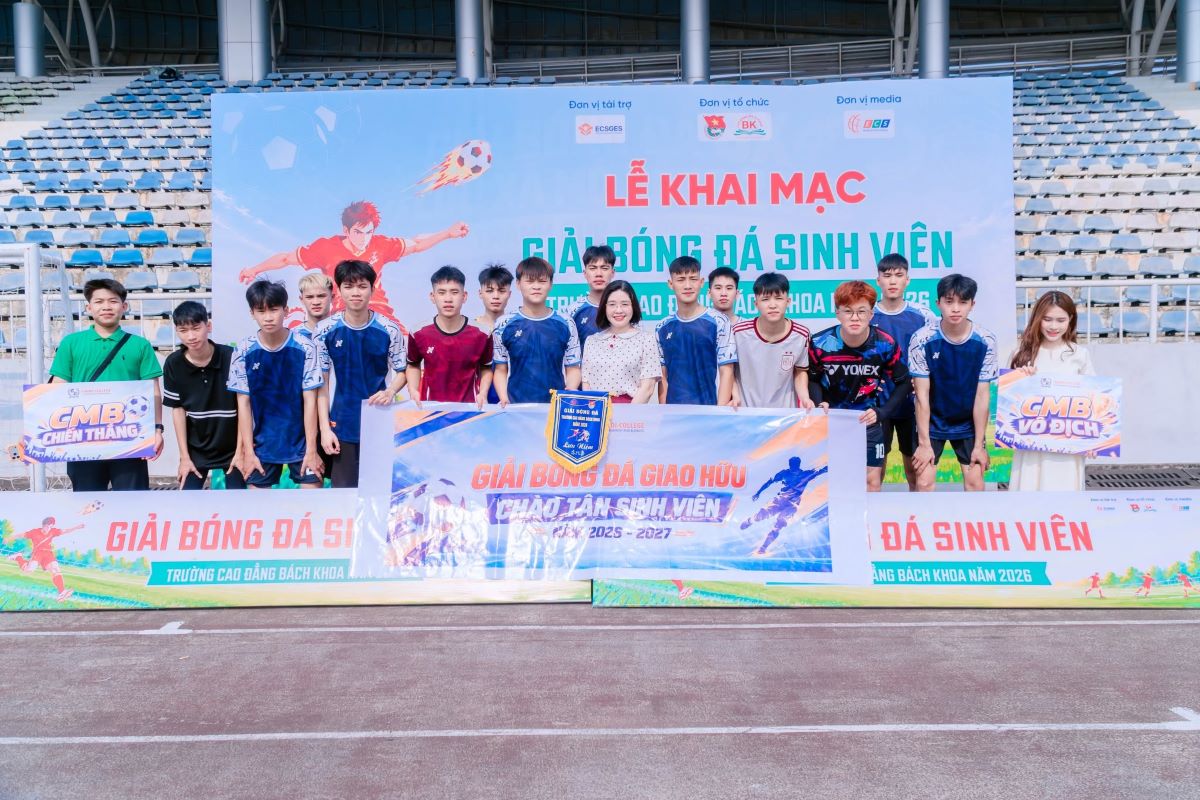 Le-khai-mac-giai-bong-da-giao-huu-chao-tan-sinh-vien-K26-nam-hoc-2026-2027