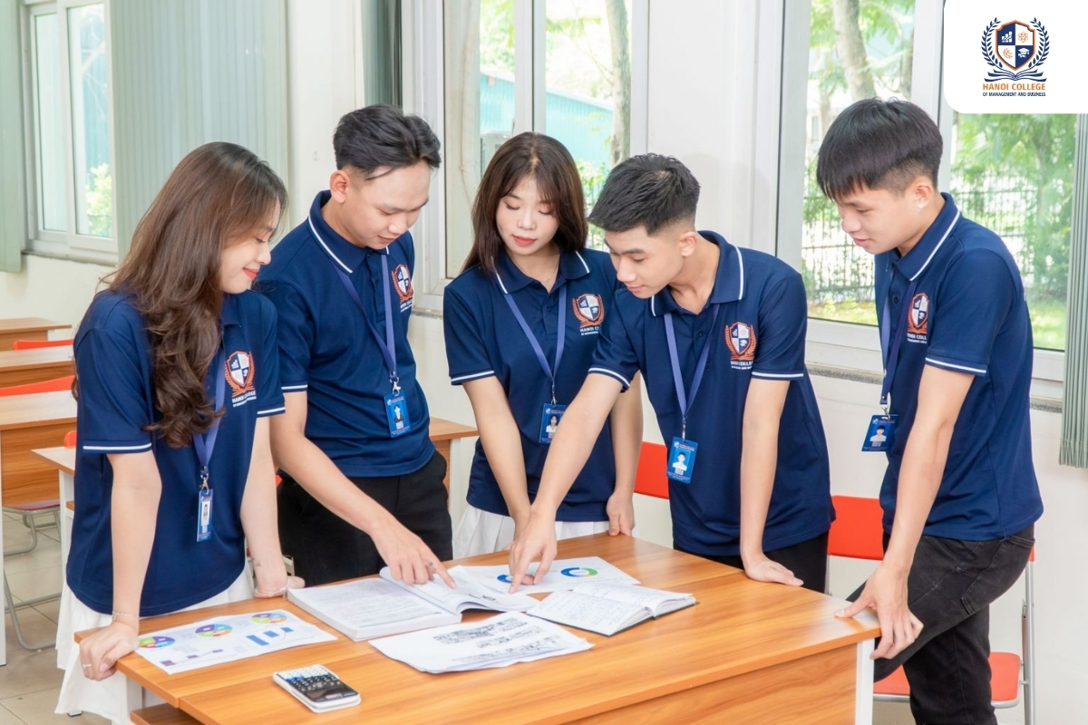 Quan-tri-kinh-doanh-hoc-truong-nao-tot-nhat 